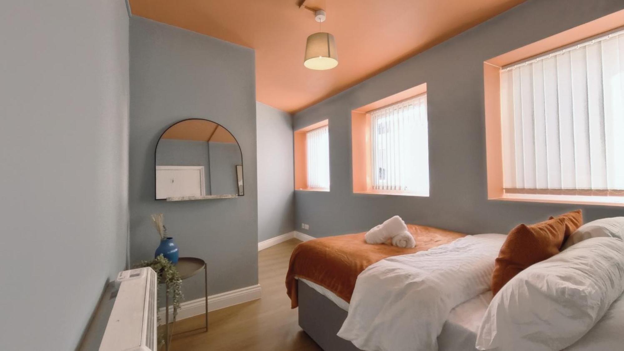 Group Bookings: Up To 30 Guests Across 5 Spacious Flats! Keyless Access Free Wifi & Parking Birmingham Exterior photo